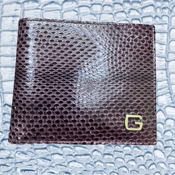 EUC Gucci Burgundy Exotic Lizard Leather Bi-Fold Wallet with Silver ‘G’ Logo - Picture 1 of 7